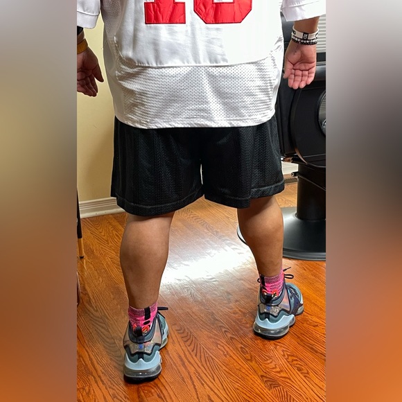 Beautiful Nike Shorts - Picture 2 of 6